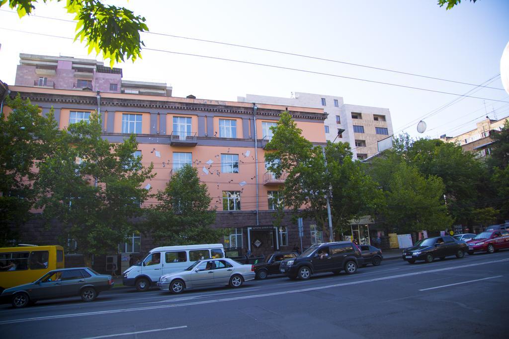 City Centre Apartments By Picnic Jerevan Exteriör bild